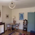 Town House, Rue Barbes Διαμέρισμα
