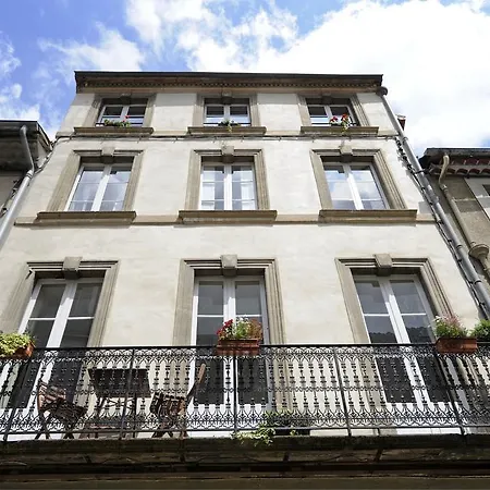 Town House, Rue Barbes Apartment *