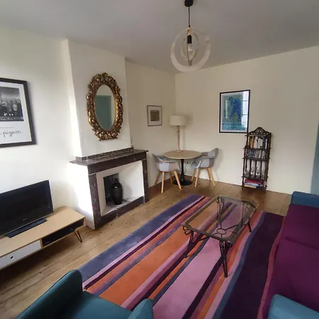 Town House, Rue Barbes *