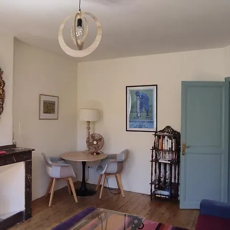 Town House, Rue Barbes アパート
