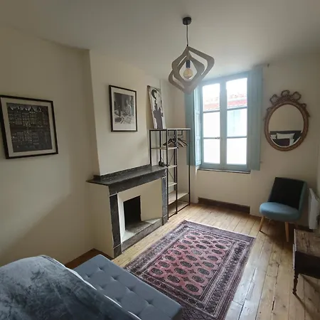 Town House, Rue Barbes דירה