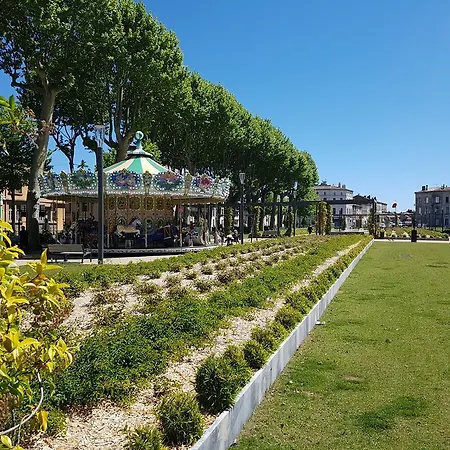 Town House, Rue Barbes Apartament *