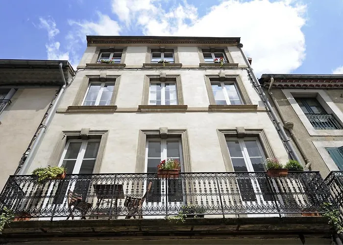 Town House, Rue Barbes Apartment *