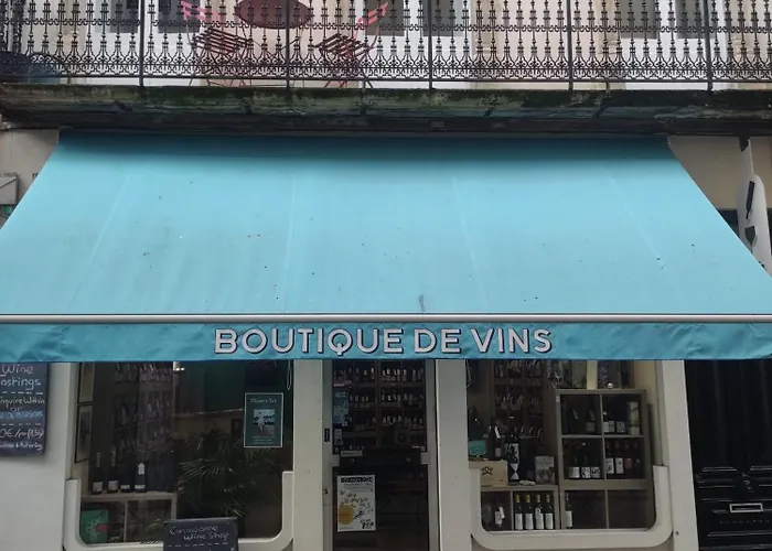 Town House, Rue Barbes Apartment