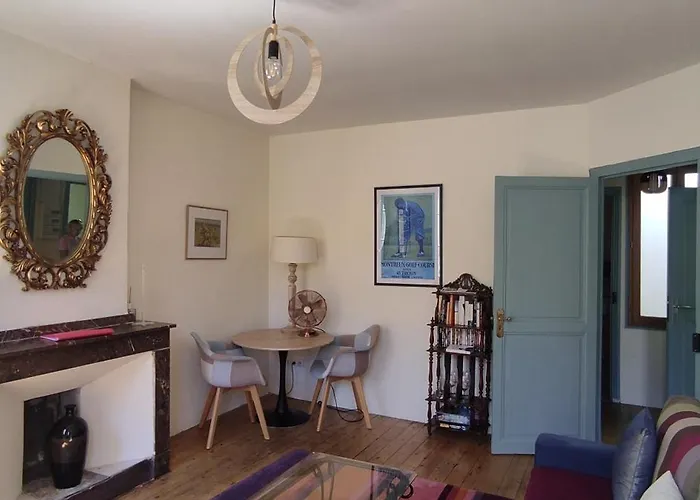 Town House, Rue Barbes Apartment