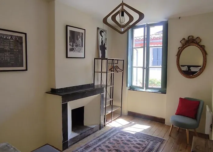 Apartment Town House, Rue Barbes *
